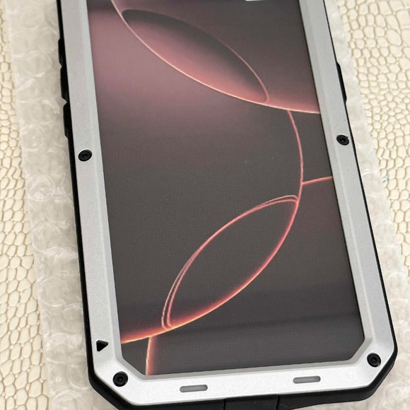 NEW SILVER SUPER HI-QUALITY EXTREME LIMITED EDITION I PHONE 16 PRO MAX COVER - Picture 12 of 16